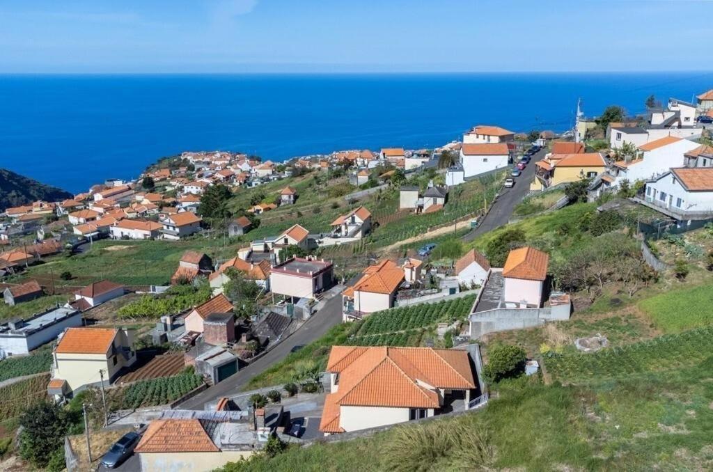 Casa - Peceful Mountain Retreat In Calheta Accommodatie bij particulieren Ribeira do Raposo