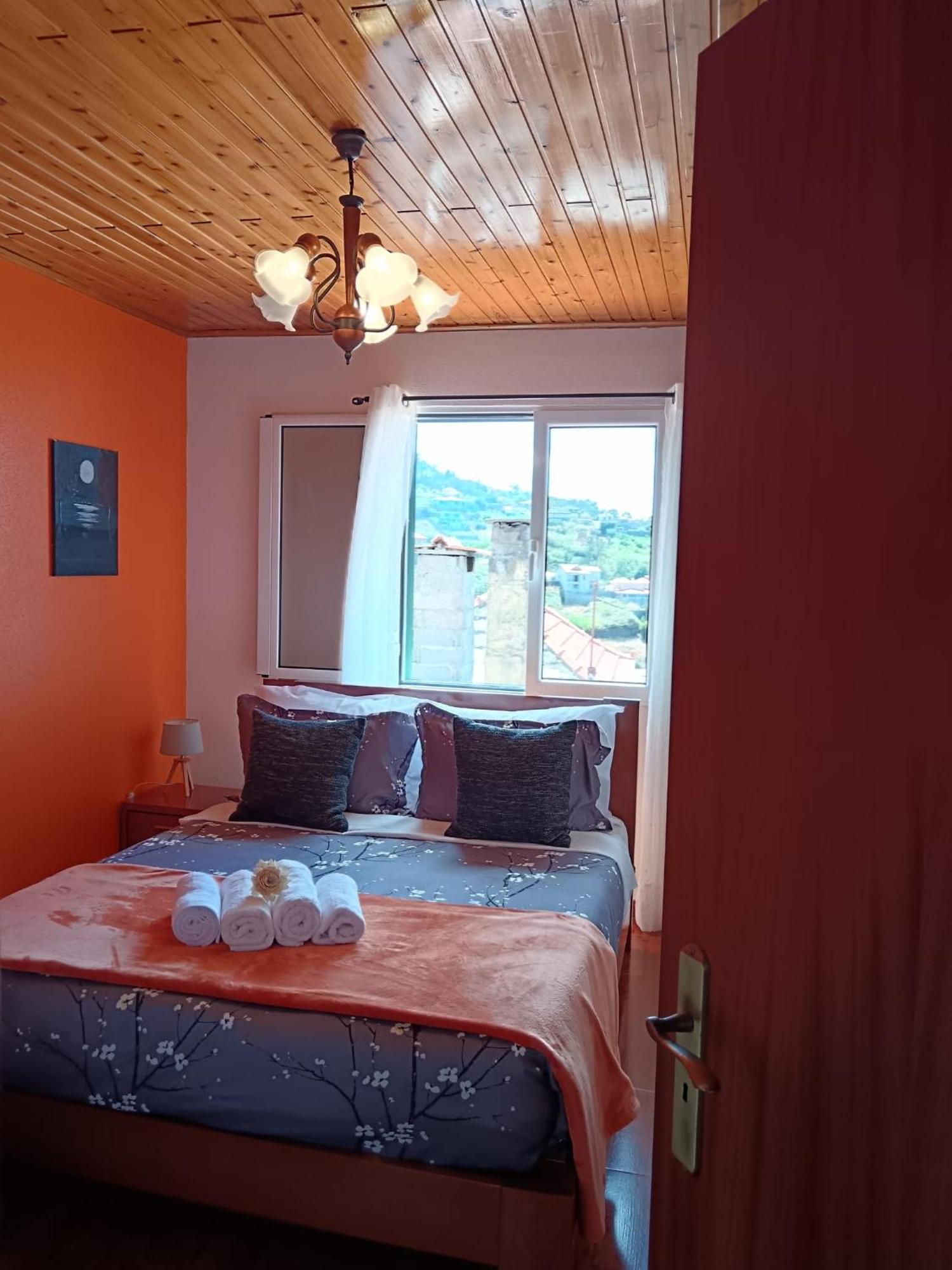 Casa - Peceful Mountain Retreat In Calheta Accommodatie bij particulieren Ribeira do Raposo